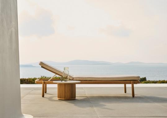 Шезлонг уличныйот фабрики Tribù модель UKIYO/SUNLOUNGER