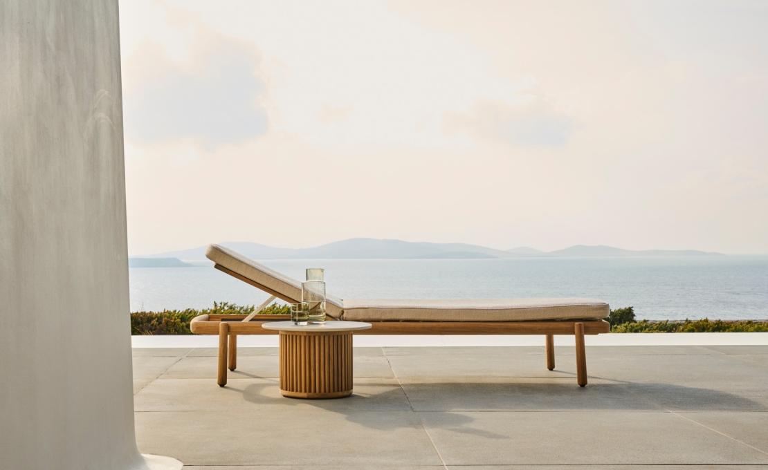 Шезлонг уличныйот фабрики Tribù модель UKIYO/SUNLOUNGER