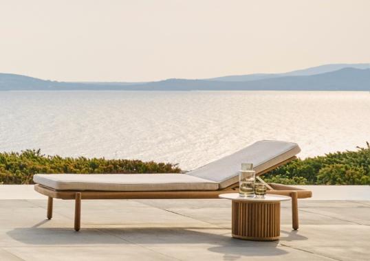 Шезлонг уличныйот фабрики Tribù модель UKIYO/SUNLOUNGER