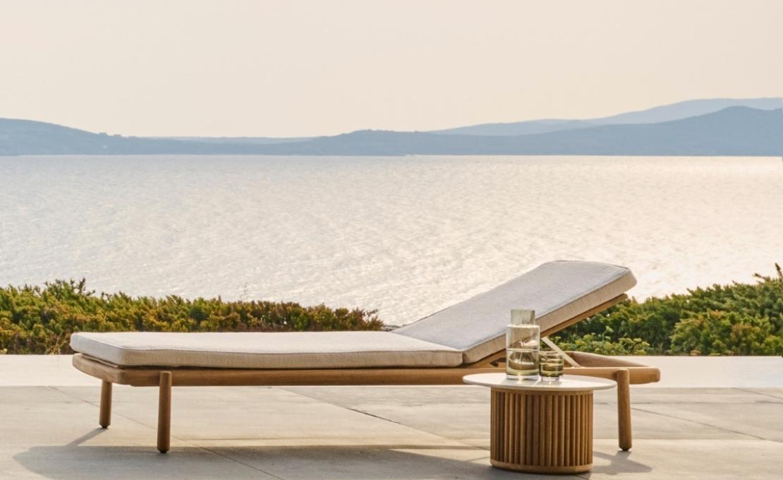 Шезлонг уличныйот фабрики Tribù модель UKIYO/SUNLOUNGER