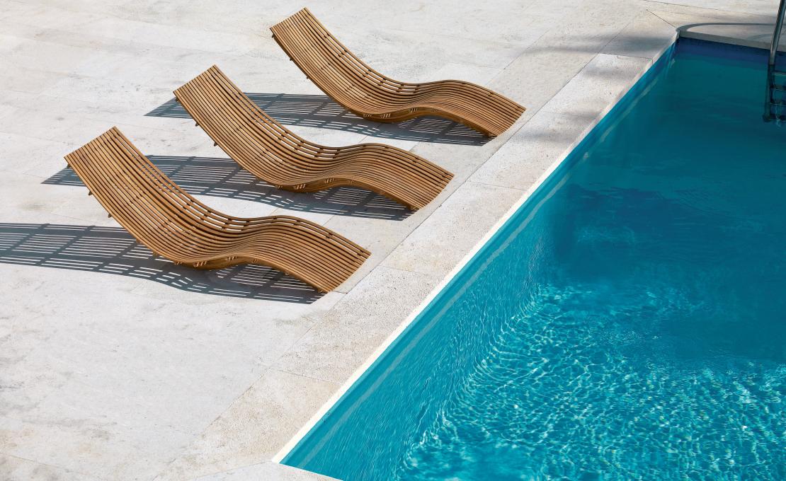 Шезлонг уличныйот фабрики Unopiù модель SWIDO-Swing Chaise Longue