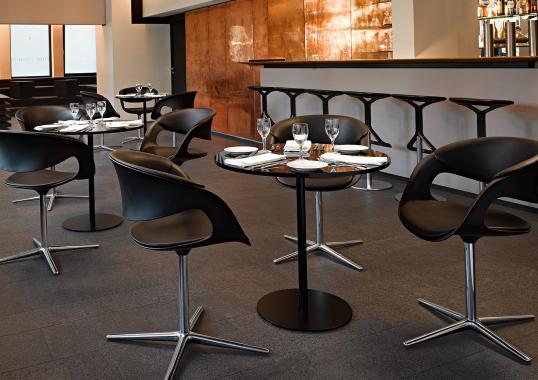 Стол от фабрики Walter Knoll модель Lox Table