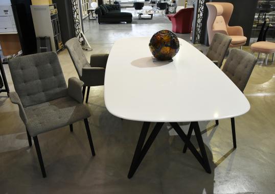 Стул от фабрики Walter Knoll модель Liz Wood 