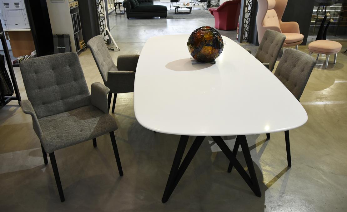 Стул от фабрики Walter Knoll модель Liz Wood 