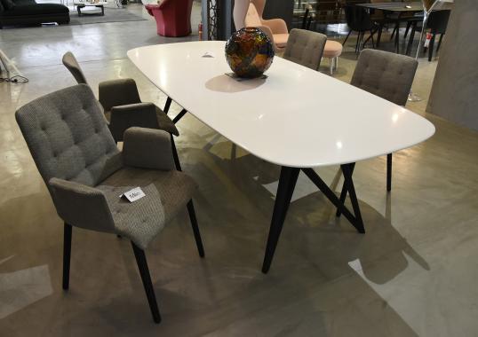 Стул от фабрики Walter Knoll модель Liz Wood 