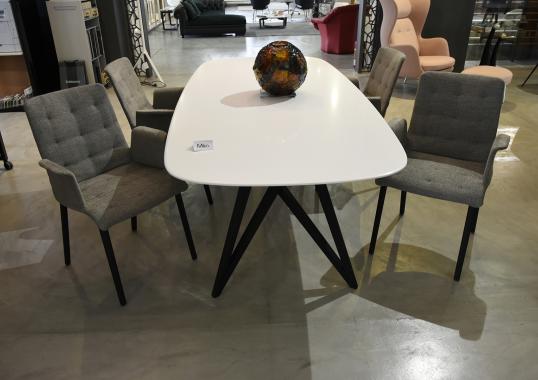 Стул от фабрики Walter Knoll модель Liz Wood 