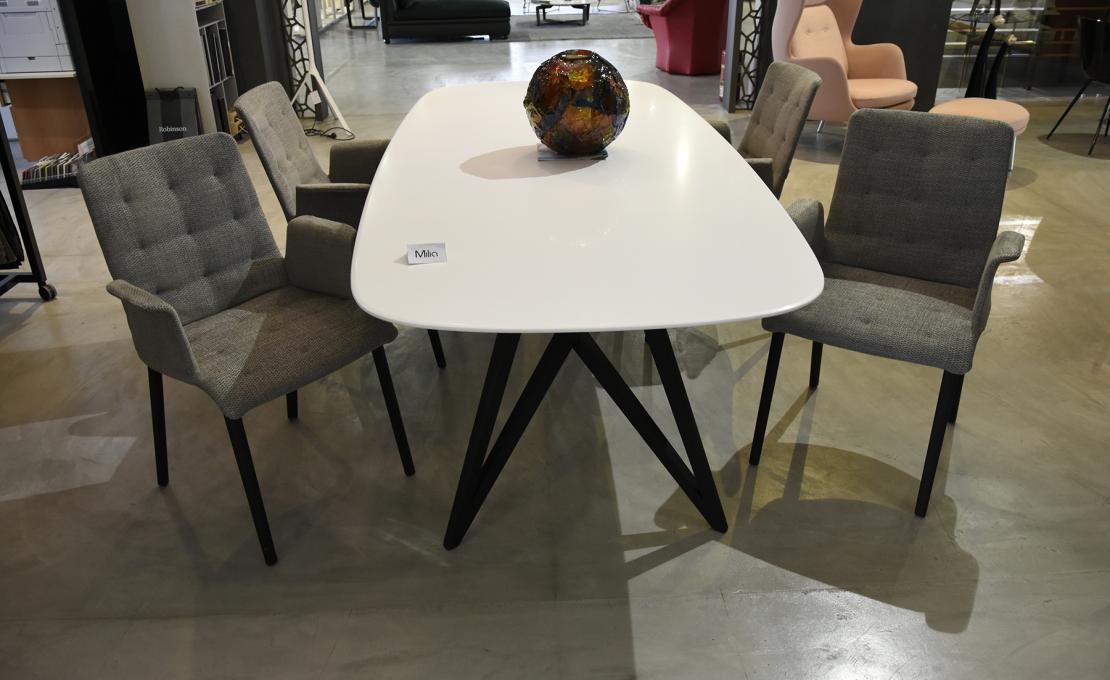 Стул от фабрики Walter Knoll модель Liz Wood 