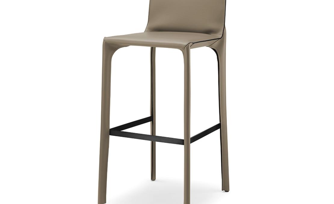 Барный стул от фабрики Walter Knoll модель Saddle  Bar
