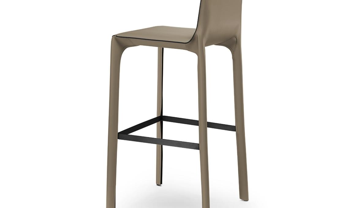 Барный стул от фабрики Walter Knoll модель Saddle  Bar