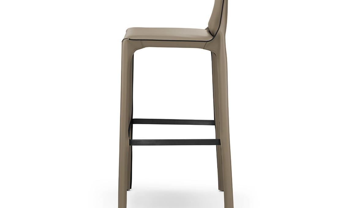 Барный стул от фабрики Walter Knoll модель Saddle  Bar