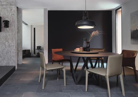 Стул от фабрики Walter Knoll модель Saddle  Walter Knoll 