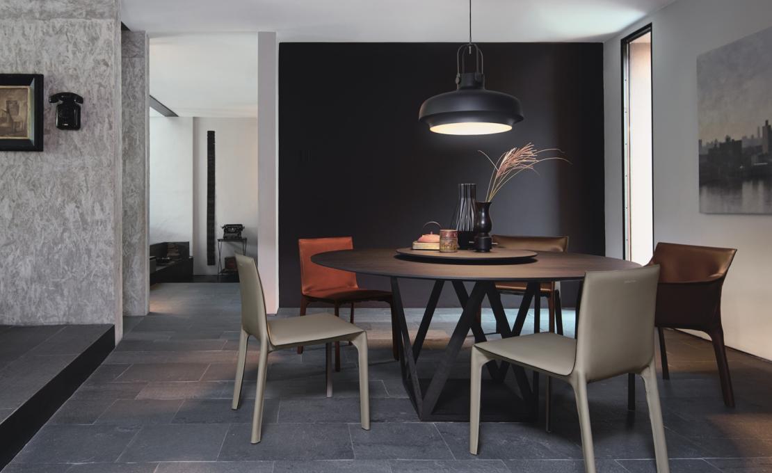 Стул от фабрики Walter Knoll модель Saddle  Walter Knoll 