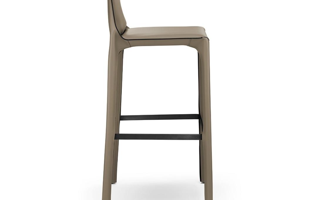 Барный стул от фабрики Walter Knoll модель Saddle  Bar