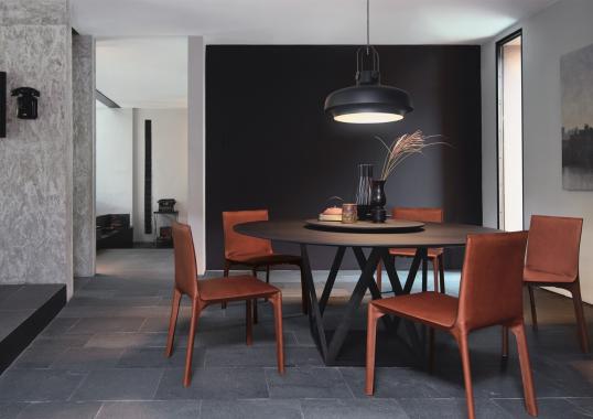 Стул от фабрики Walter Knoll модель Saddle  Walter Knoll 