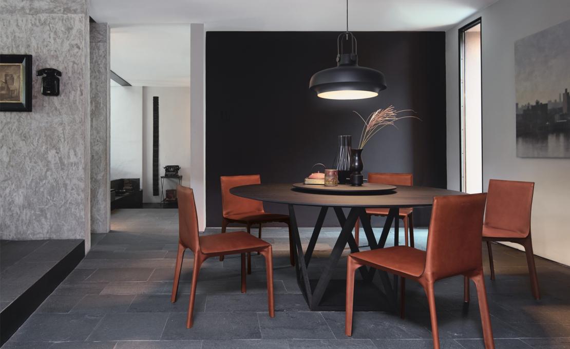 Стул от фабрики Walter Knoll модель Saddle  Walter Knoll 