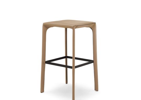 Барный стул от фабрики Walter Knoll модель Saddle  Bar