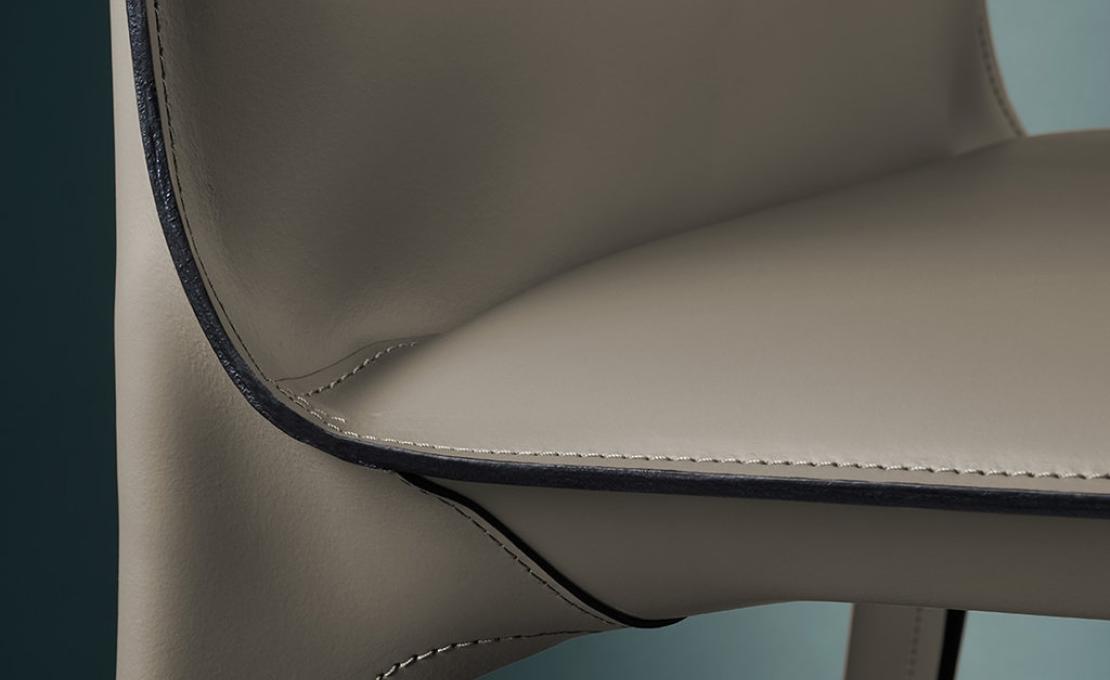 Стул от фабрики Walter Knoll модель Saddle  Walter Knoll 