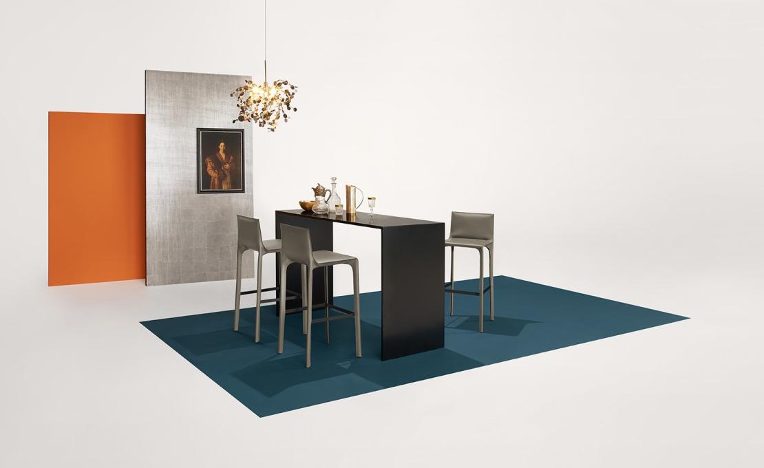 Барный стул от фабрики Walter Knoll модель Saddle  Bar