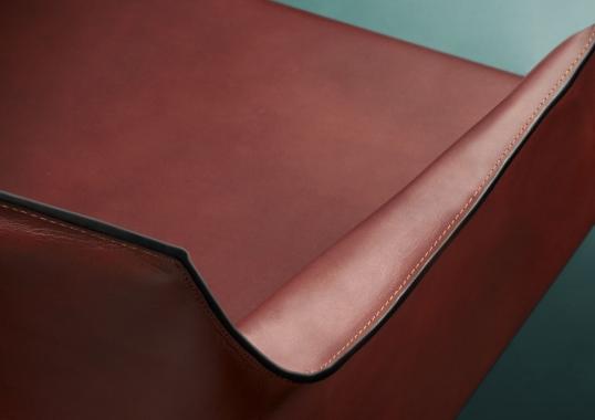 Стул от фабрики Walter Knoll модель Saddle  Walter Knoll 