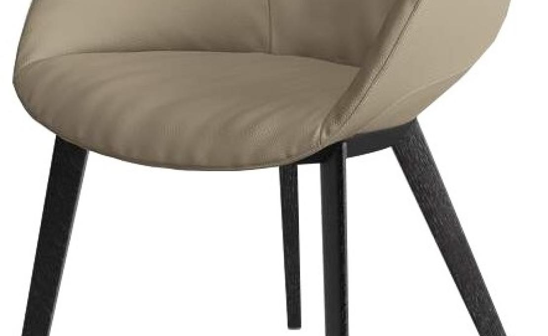Стул от фабрики Walter Knoll модель Sheru  with Wooden Legs
