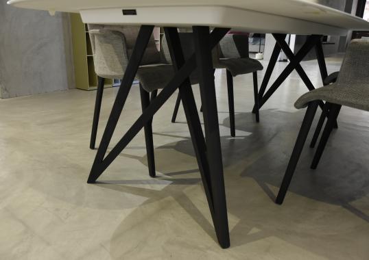 Стол от фабрики Walter Knoll модель Seito Table