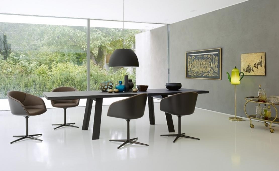 Стол от фабрики Walter Knoll модель Tadeo Table with Wooden Legs