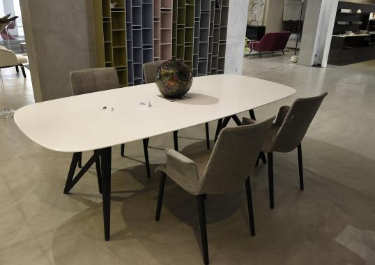 Стол от фабрики Walter Knoll модель Seito Table
