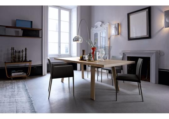 Стол от фабрики Walter Knoll модель Tadeo Table with Wooden Legs