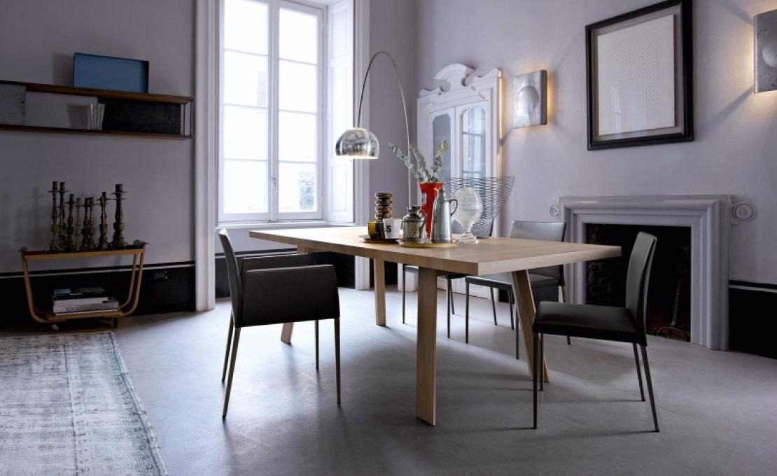 Стол от фабрики Walter Knoll модель Tadeo Table with Wooden Legs
