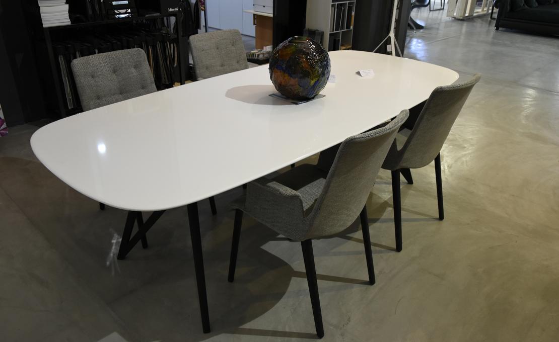 Стол от фабрики Walter Knoll модель Seito Table