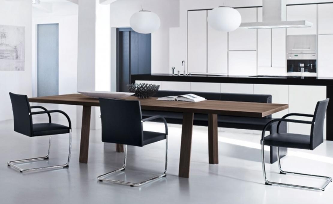 Стол от фабрики Walter Knoll модель Tadeo Table with Wooden Legs