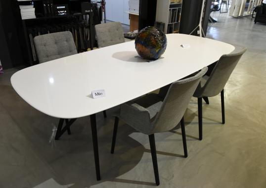Стол от фабрики Walter Knoll модель Seito Table