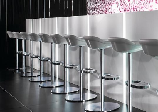 Барный стул от фабрики Walter Knoll модель Turtle 