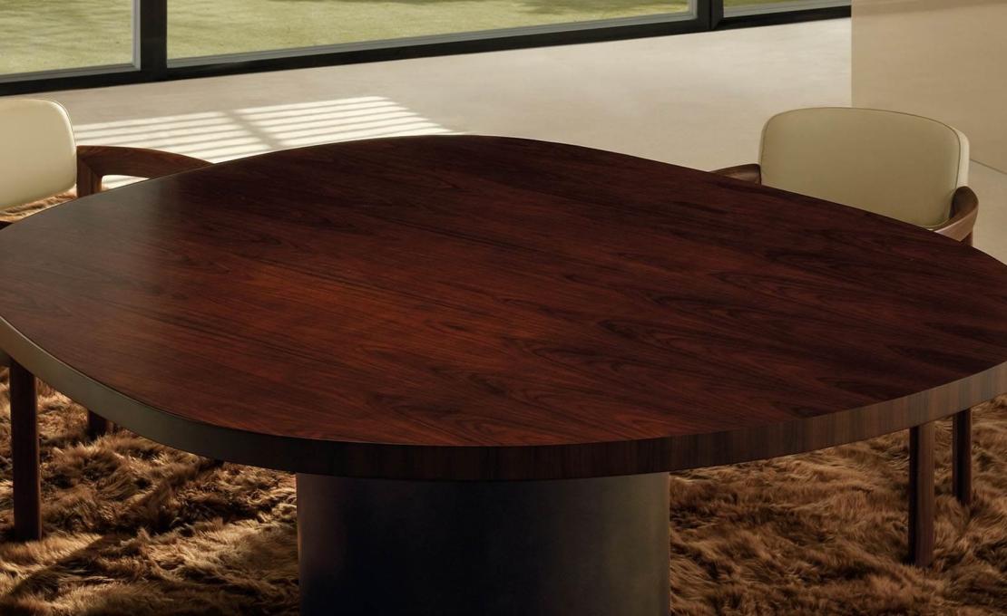 Стол модель Bézier Dining фабрики Minotti - Marcio Kogan
