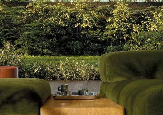 Журнальный столик модель Orion Outdoor фабрики Minotti - Giampiero Tagliaferri
