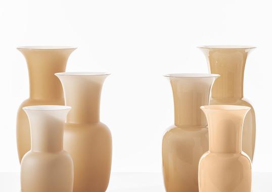 Декоративная Ваза от фабрики Venini модель Opalino Medium Glossy Pear Milk