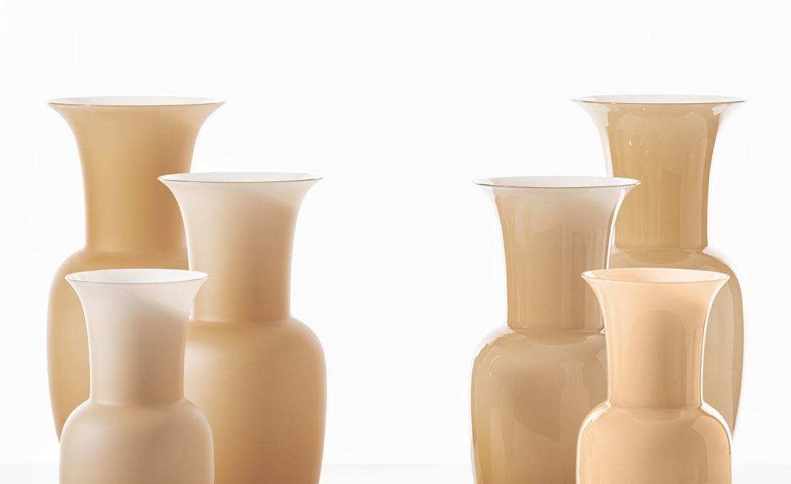 Декоративная Ваза от фабрики Venini модель Opalino Medium Glossy Pear Milk