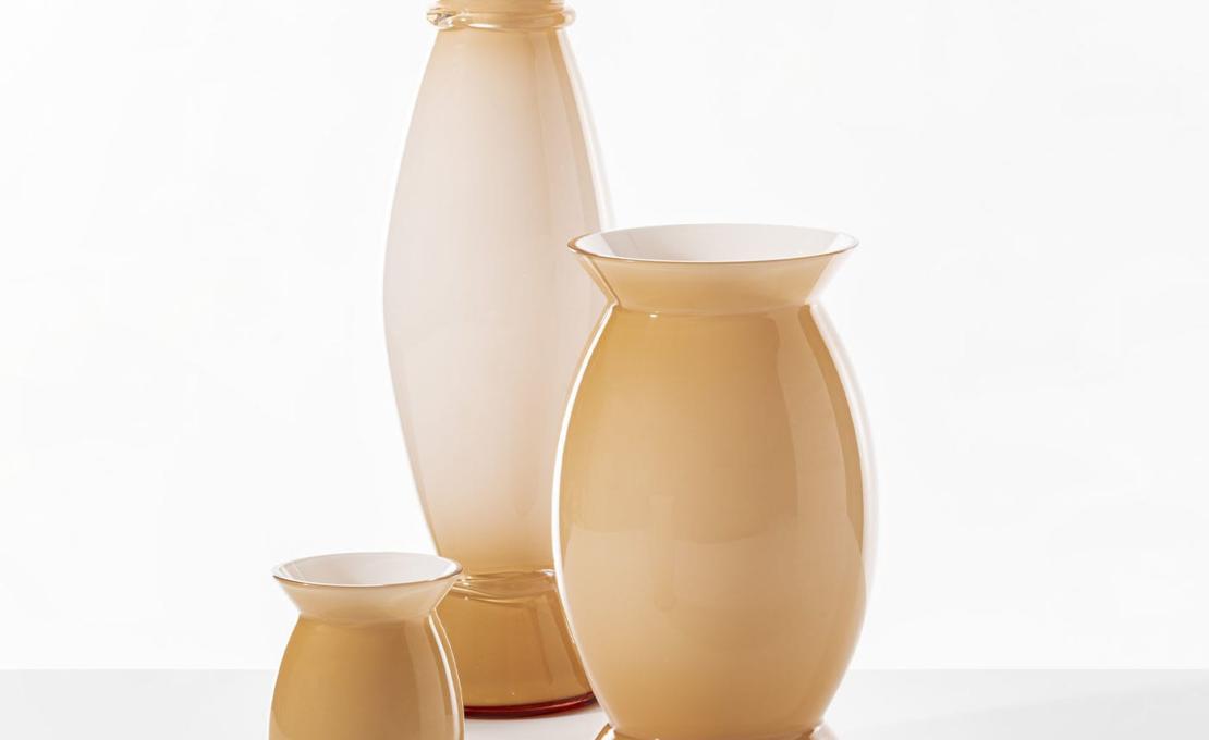 Декоративная Ваза от фабрики Venini модель Acco Glossy Peach Milk Murano Glass 