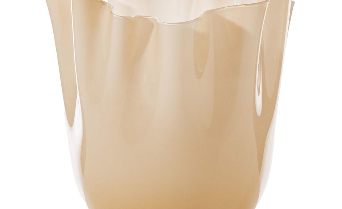 Декоративная Ваза от фабрики Venini модель Fazzoletto Medium Glossy Peach Milk Murano Glass