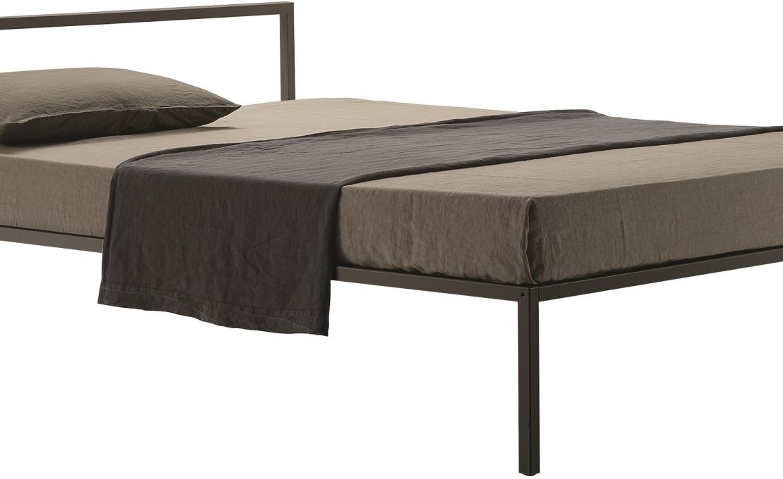 Кровать от фабрики Zanotta модель 1706 NYX