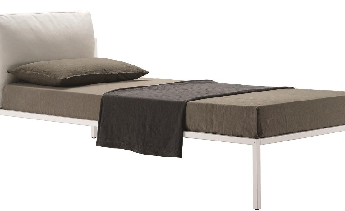 Кровать от фабрики Zanotta модель 1707 NYX