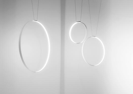 Подвесной светильник от фабрики Zava модель RINGS VERTICALE SUSPENSION LAMP