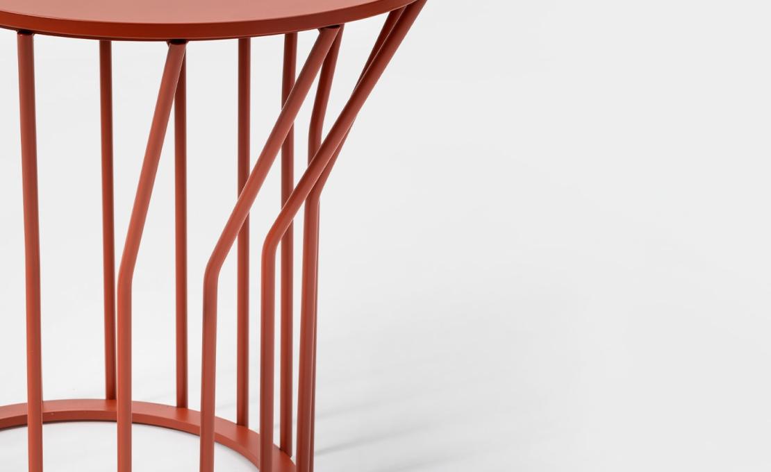 Журнальный столик от фабрики TrabA' модель 0132 Jump Small Round Red Coffee Table 