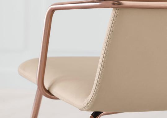 Кресло для отдыха от фабрики TrabA' модель Bardot Met Copper Lounge 