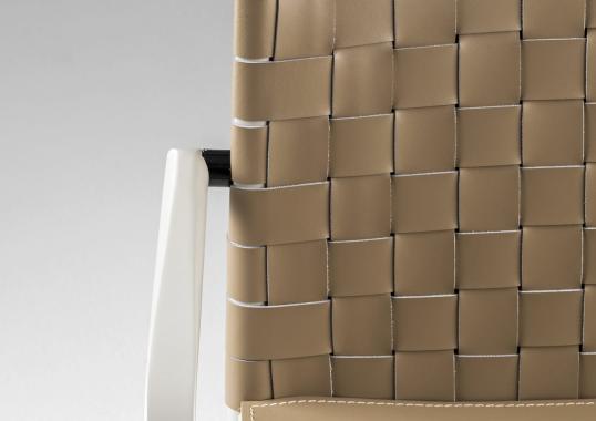 Стул от фабрики TrabA' модель Julie Beige Leather 