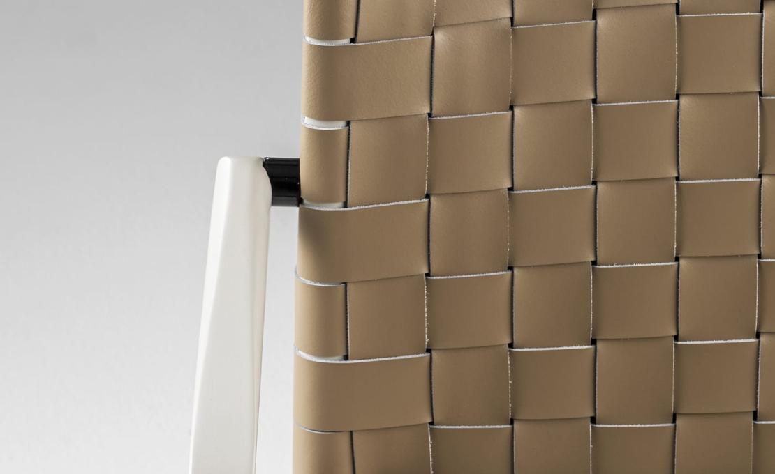Стул от фабрики TrabA' модель Julie Beige Leather 
