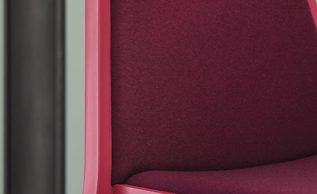 Стул от фабрики TrabA' модель Roxanne Pink 