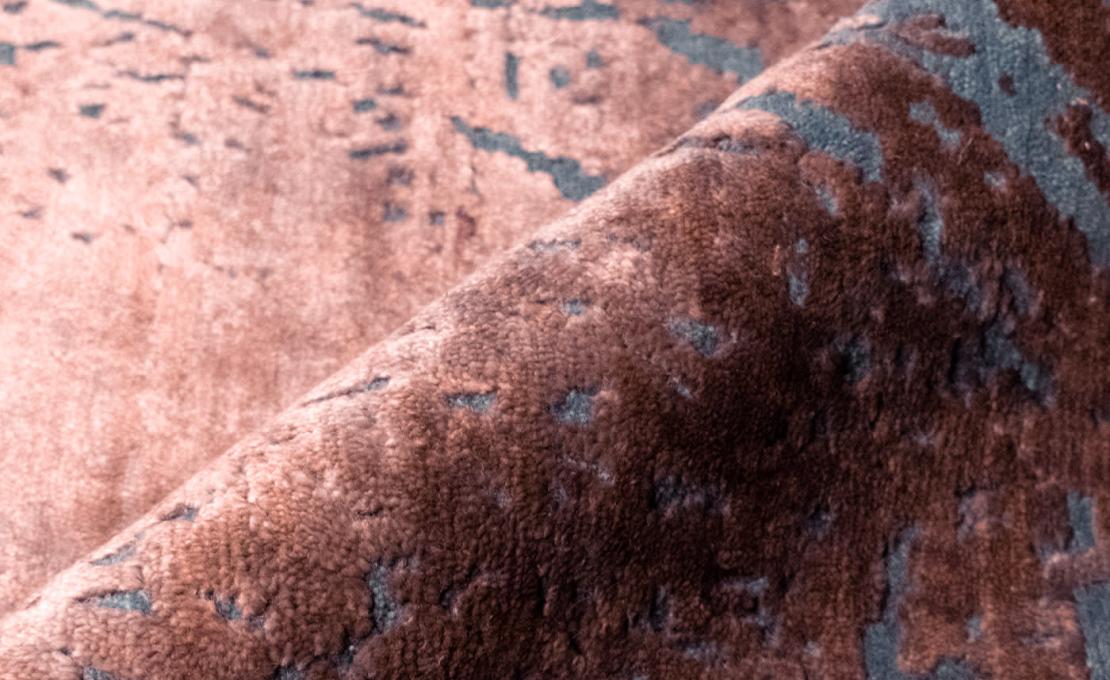 Ковер от фабрики Carpet Edition модель Damask Savage Pink & Blue