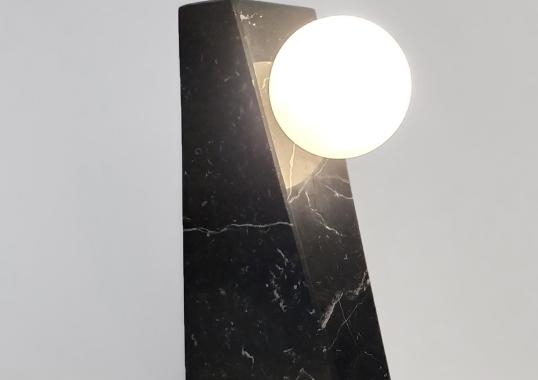 Настольная лампа от фабрики Dimarmo модель Dieus S Wireless Black Marquina