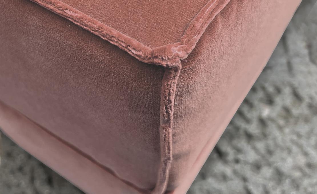 Пуфы от фабрики DLA Design Lab модель Docker Antique Pink Velvet